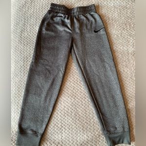 Nike boys jogger pants size 6/7